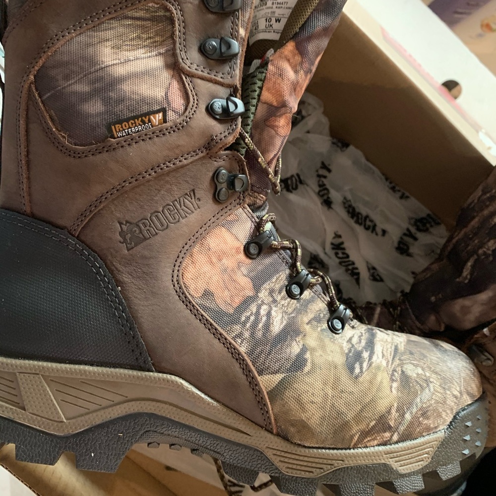 New pair of men’s boots - excellent condition